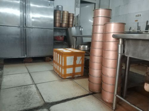 竹簽重復使用，衛生何在？——中山人氣火鍋店食品安全隱患引關注